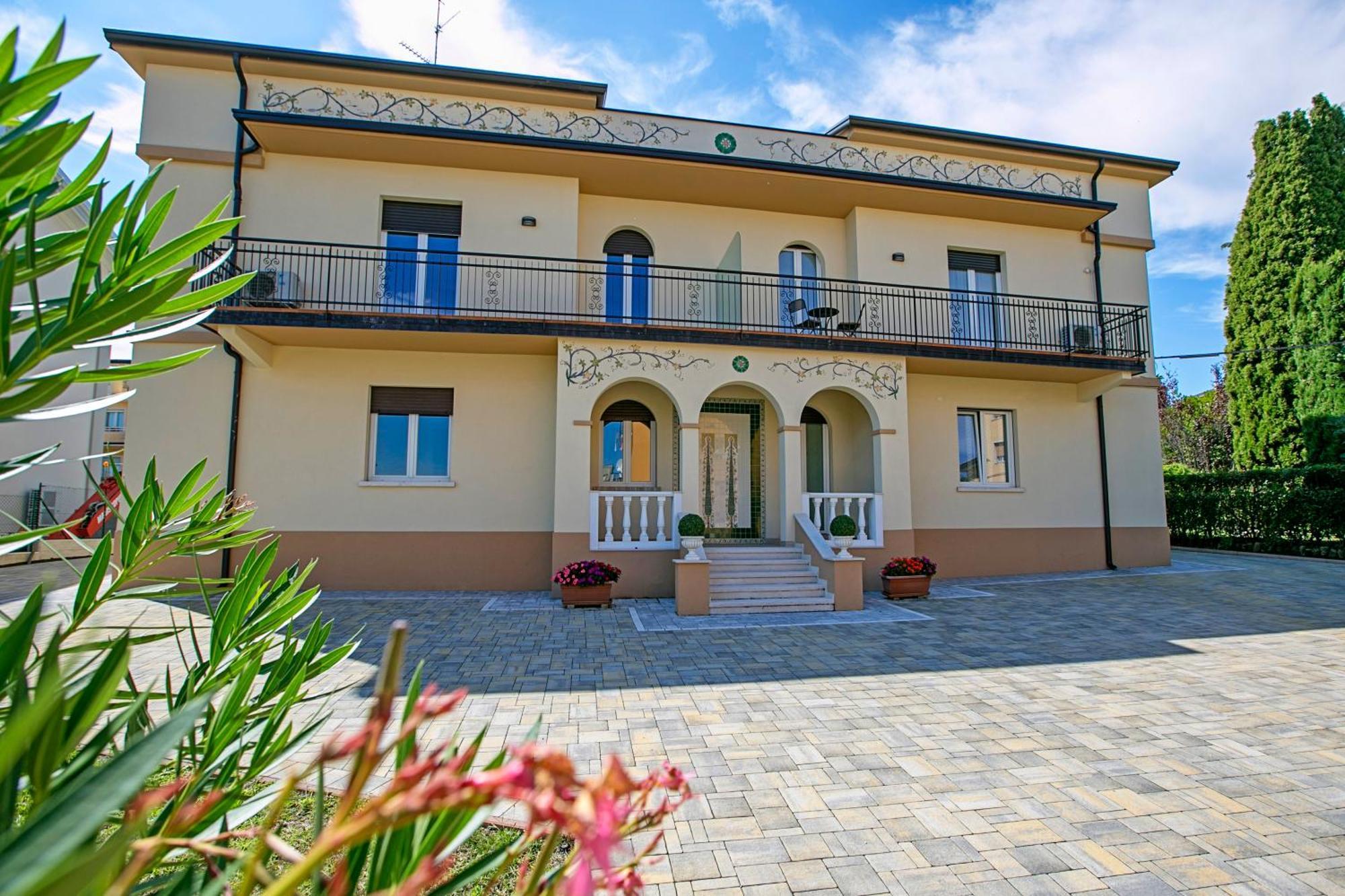 Villa Mimosa - Appartamento 2 - Happy Rentals Desenzano del Garda Extérieur photo