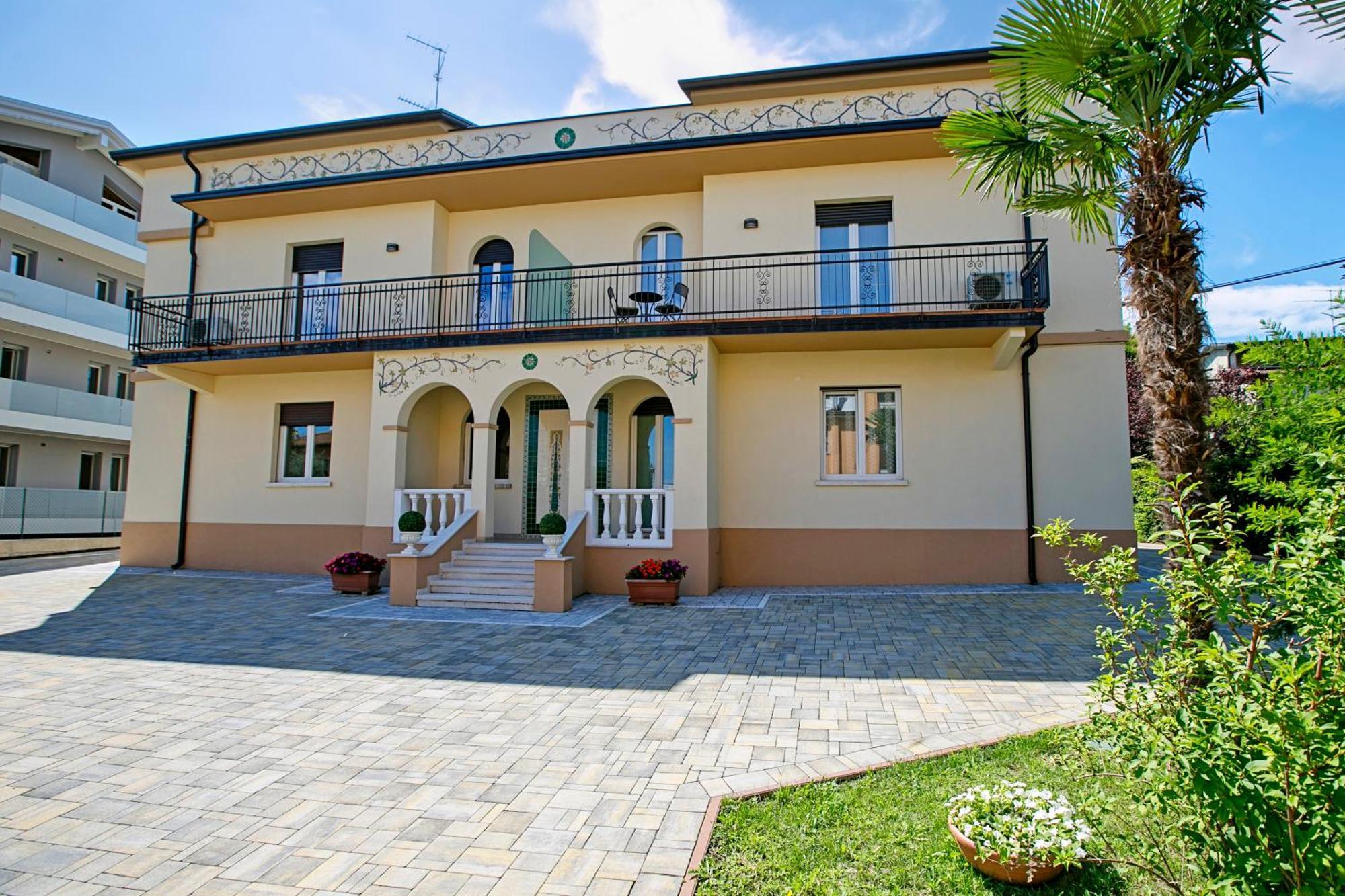 Villa Mimosa - Appartamento 2 - Happy Rentals Desenzano del Garda Extérieur photo
